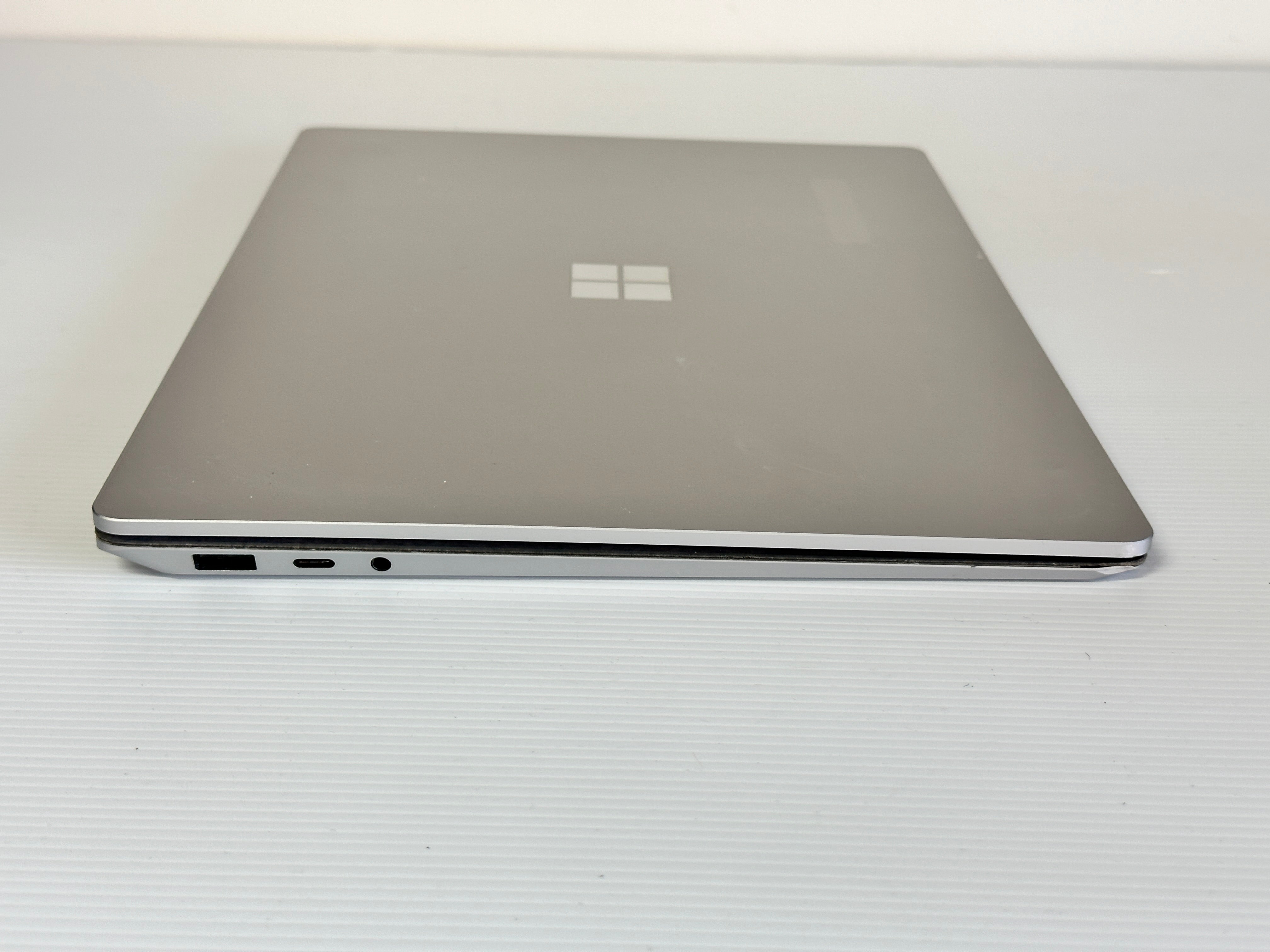Microsoft Surface Laptop 3 | 10th Gen Intel i5 | 13.5-Inch | 16GB RAM | 256GB