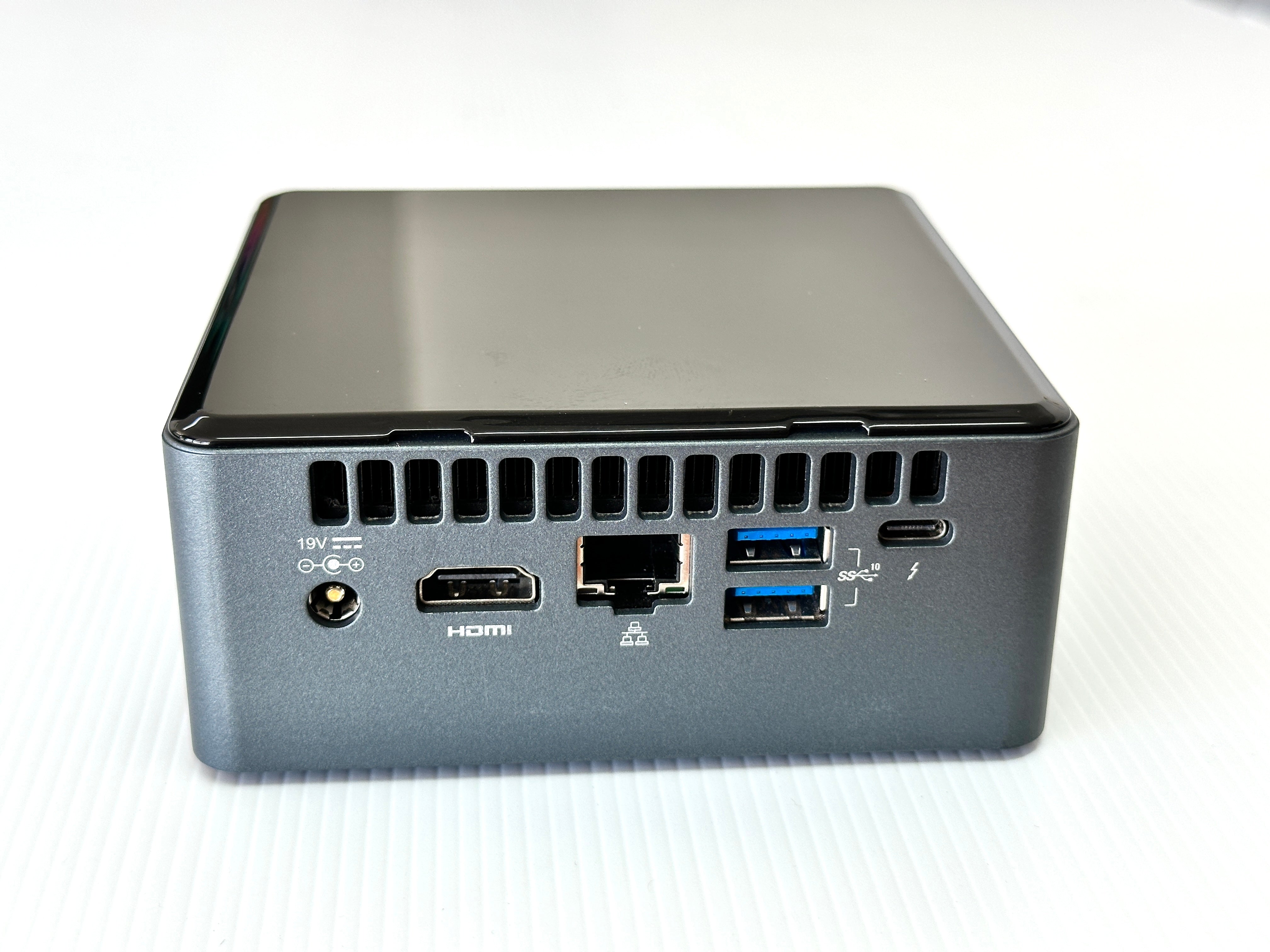 Intel NUC BOXNUC8i7BEH Mini PC 16GB RAM Intel i7 CPU 500GB S
